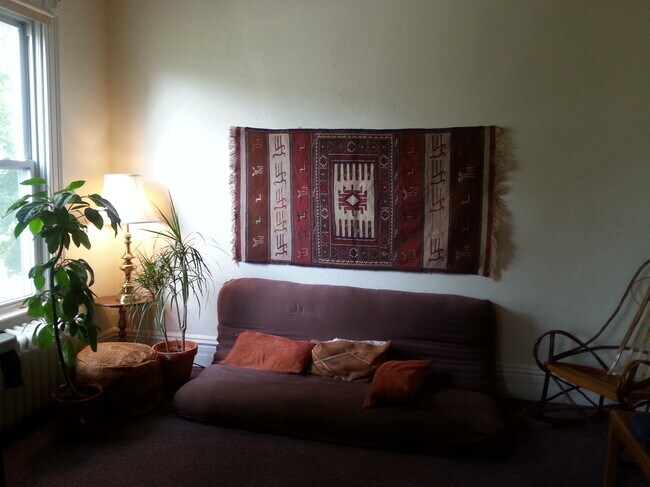 Livingroom - 800 E End Ave