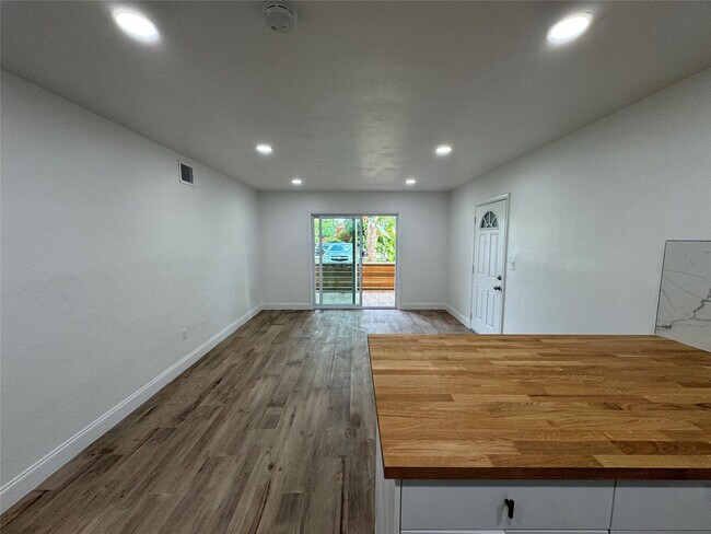 Foto del edificio - 2200 NE 173rd St