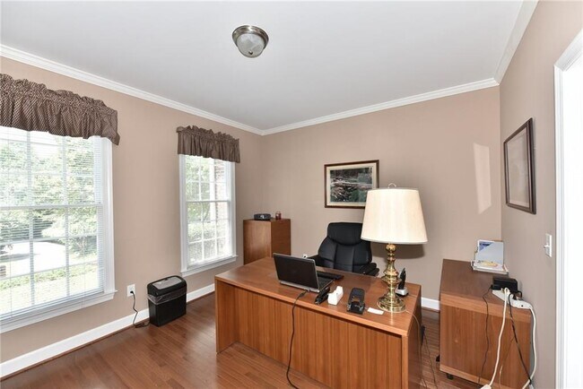 Building Photo - 735 Apsley Way