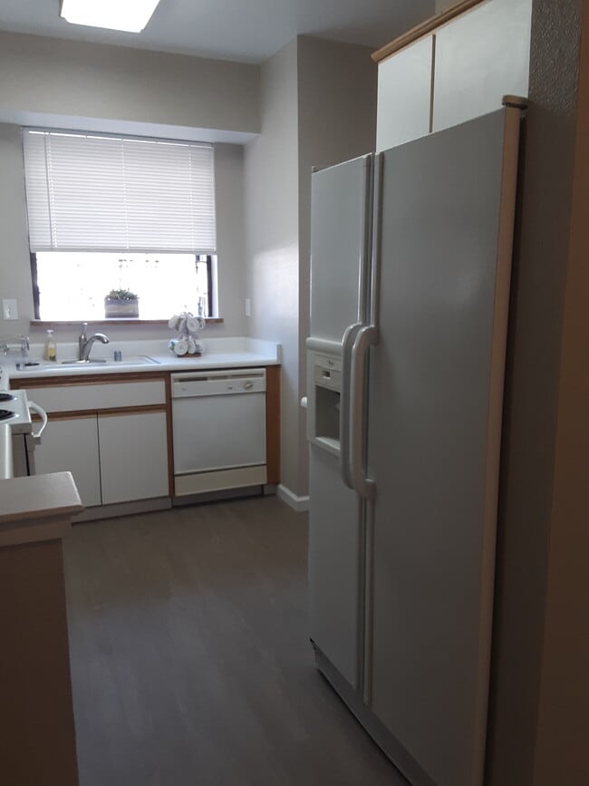 Kitchen looking to front of unit - 2598 Oak Rd