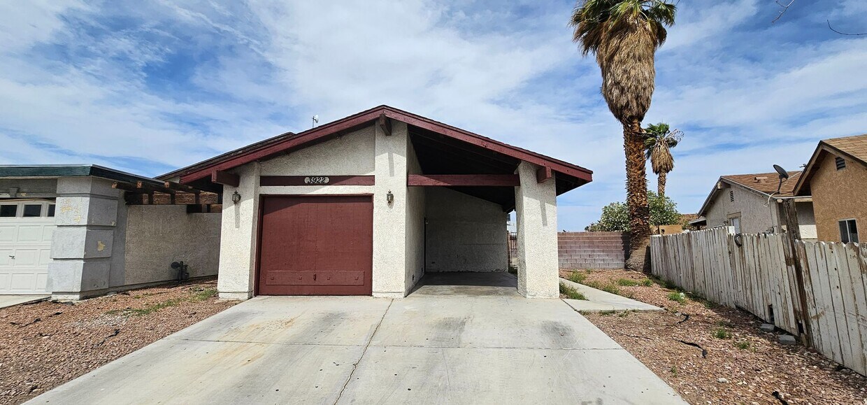 Foto principal - 3 Bedroom Single Story Townhome