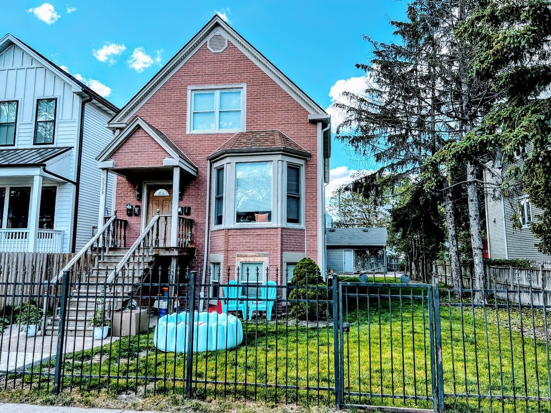 5328 W Leland Ave Unit 1, Chicago, IL 60630 Condo for Rent in Chicago