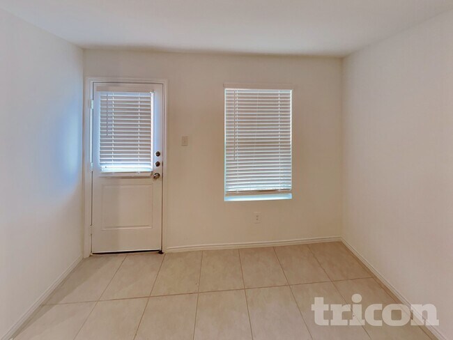 Foto del edificio - 707 Odlozil Ln