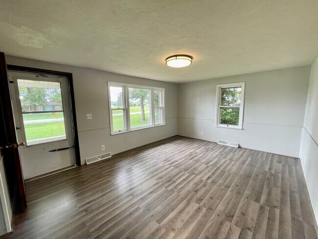 Foto del edificio - NO RENT until 2026! Lock in your new home now and enjoy the rest of the year rent-free! The depos...