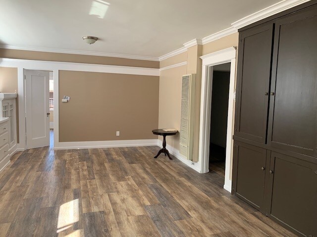 Open floor Living Room - 687 W 11th St