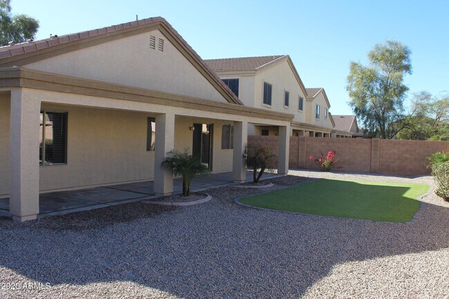 Foto del edificio - 43410 W Wild Horse Trail