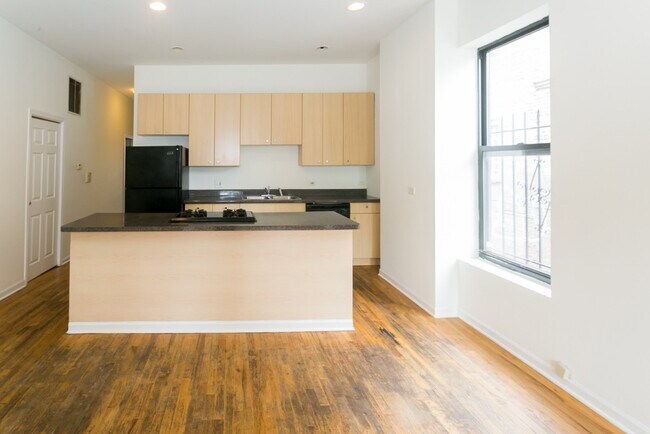 Foto del edificio - 2835 W Medill Ave
