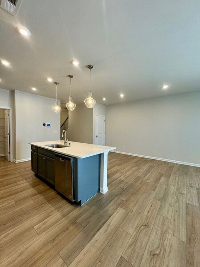 Foto del edificio - 3BR/2.5BA w/ Quartz Kitchen + Garage in North Charlotte