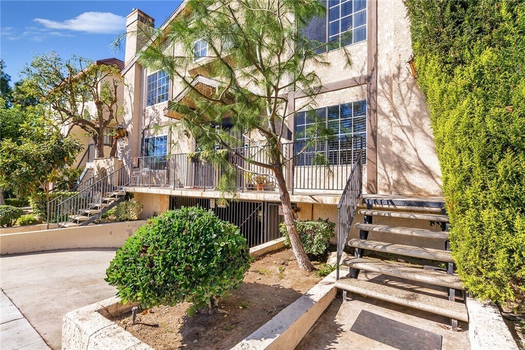 525 E Verdugo Ave, Burbank, CA 91501 Townhome Rentals in Burbank CA