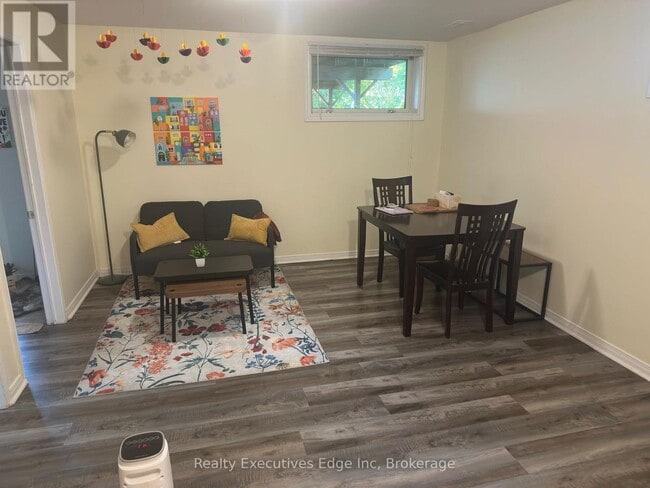 Building Photo - 242 Farley Dr