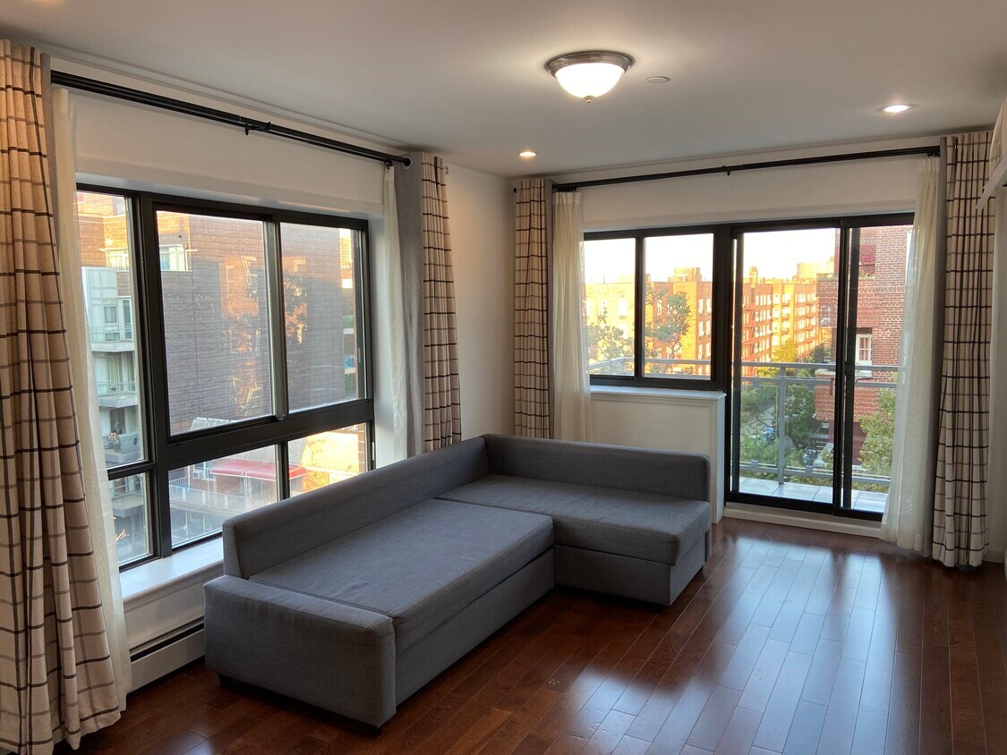 Enjoy sunset in the center of Queens - 9411 65th Rd
