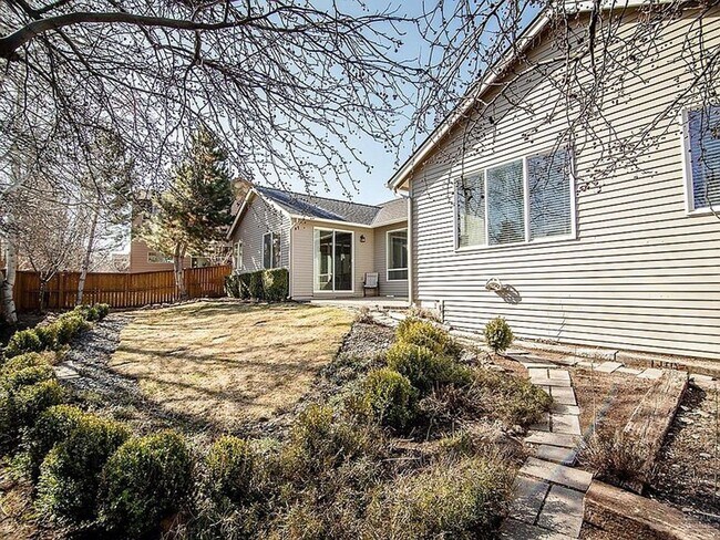Foto del edificio - Must see one level home in NW Bend