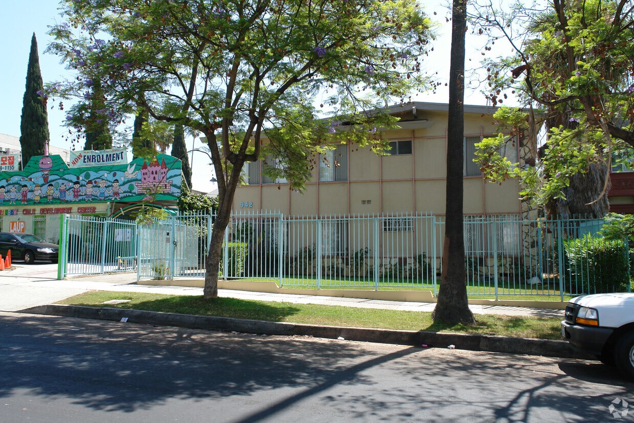Foto del edificio - 942 Menlo Ave