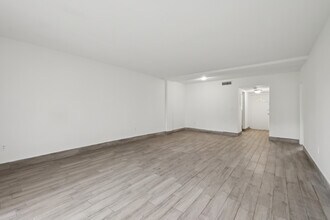 Building Photo - Luna At Hollywood