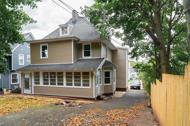 Foto del edificio - 158 Valley Rd