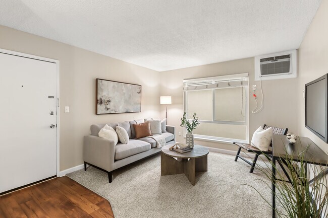 Sala de estar modelo - River's Edge Apartments