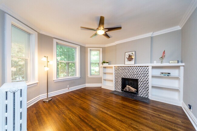 Building Photo - 2037 W Estes Ave