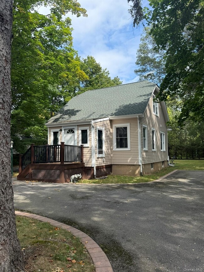 Building Photo - 16 Stratford Ave