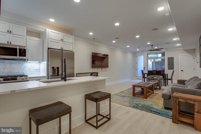 Foto del edificio - 3554 13TH St NW