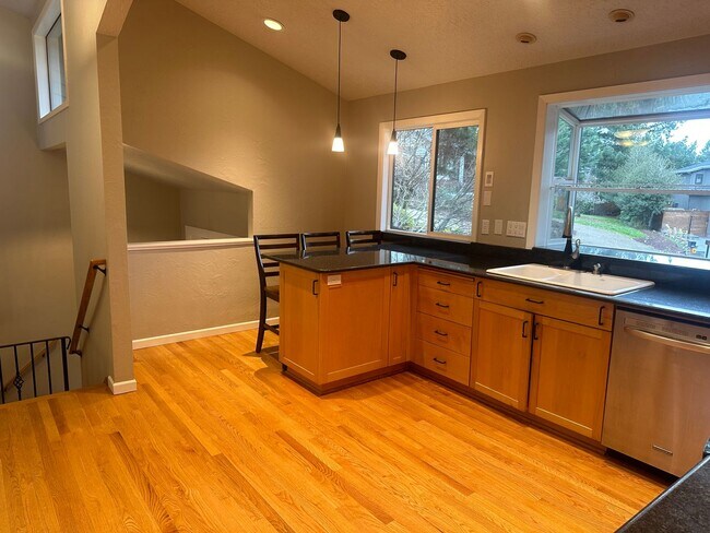 Foto del edificio - **$1000 OFF FIRST FULL MONTH'S RENT** This...