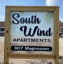 Building Photo - 907 Magnusson Ave