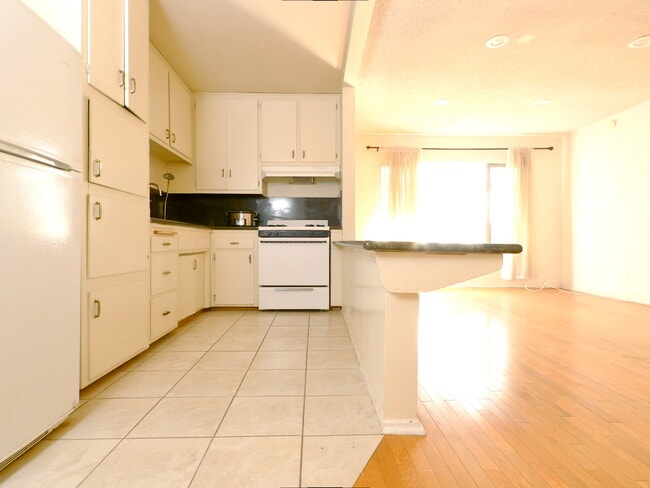 Unit #1 - Samo Capri Apartments