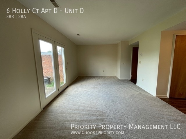 Building Photo - 3 bedroom , 1.5 bath, move in ready