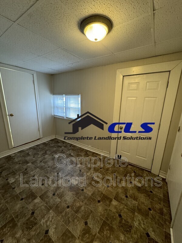 Foto del edificio - 1739 Woodlawn Ave