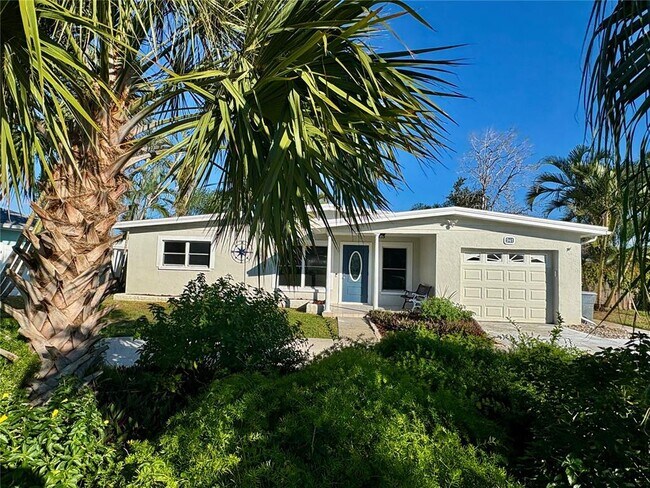 Building Photo - 941 Palm Dr