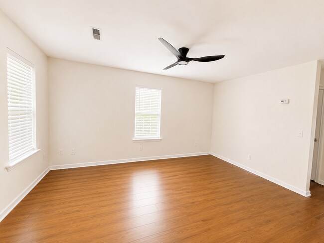 Foto del edificio - 504 Lowndes Hill Rd