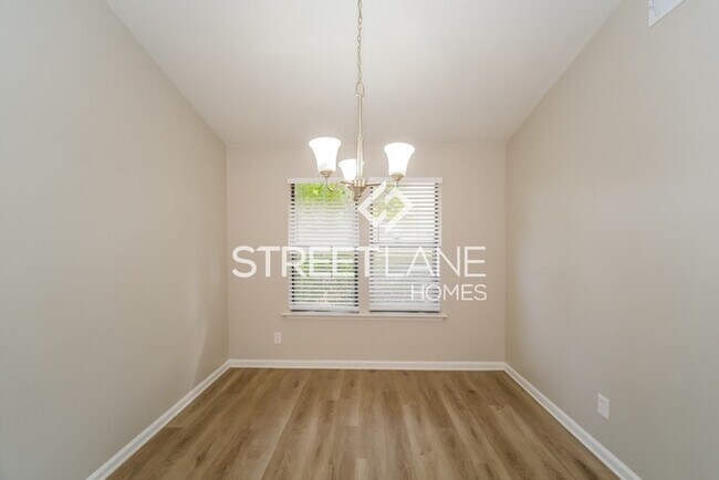 Foto del edificio - Half Off First Months Rent!