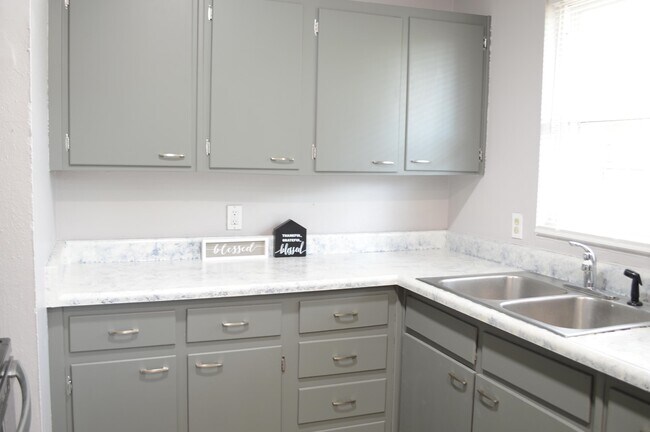 Foto del edificio - 411 Cambridge Dr