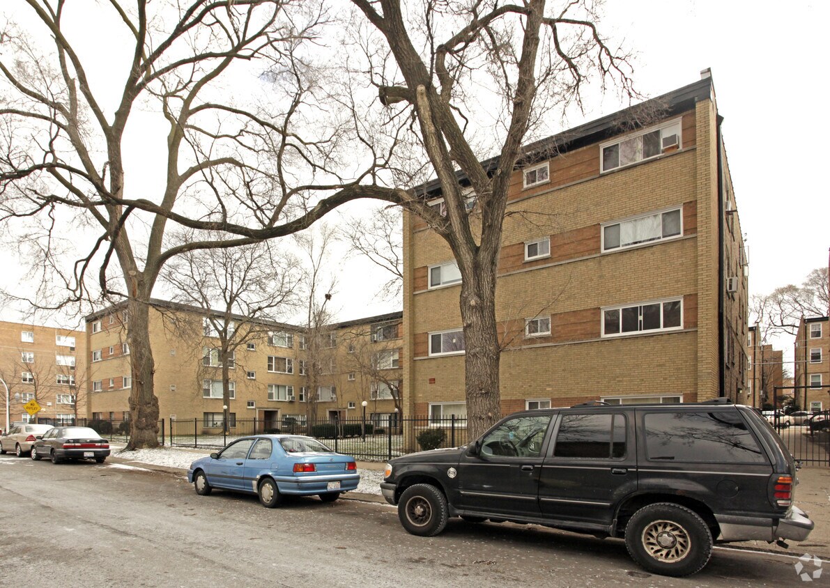 Foto principal - 6117 N Seely Ave