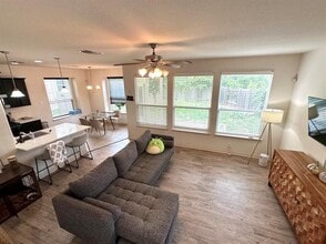 Building Photo - 2209 Nestlewood Dr