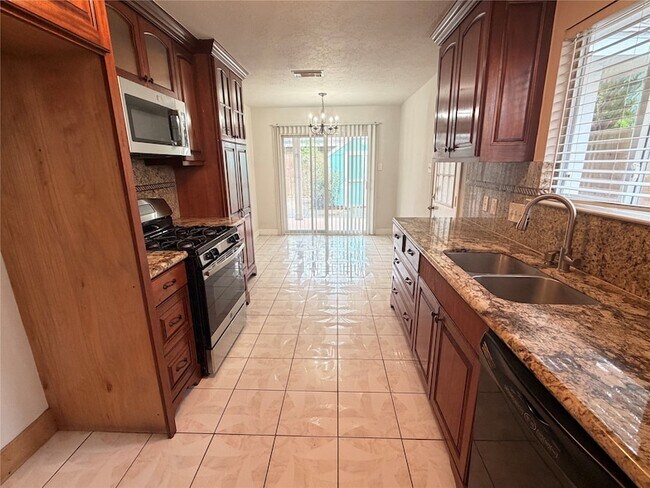 Building Photo - 1418 Carolina Grove Ln