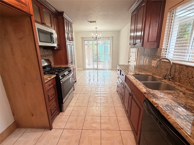 Foto del edificio - 1418 Carolina Grove Ln
