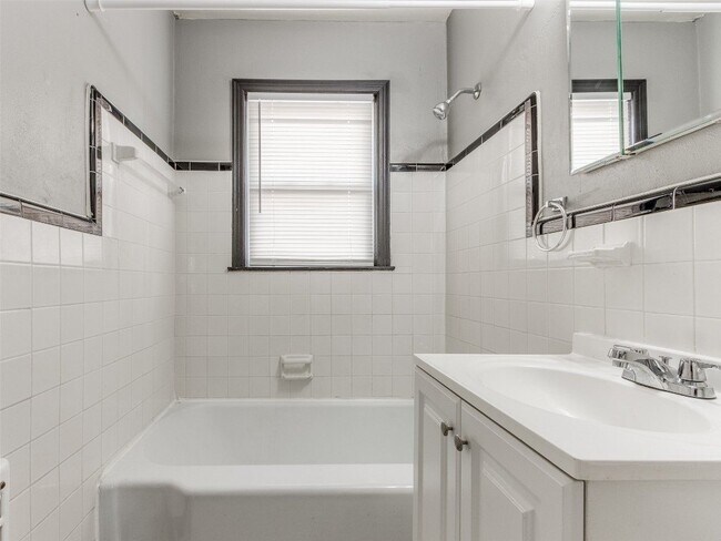 Foto del edificio - 2409 NW 34th St