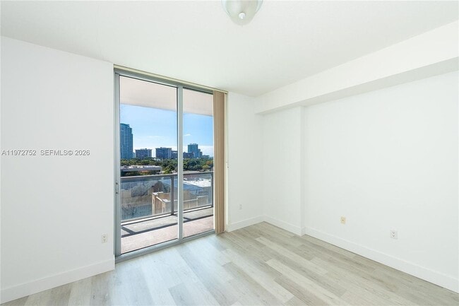 Foto del edificio - 79 SW 12th St