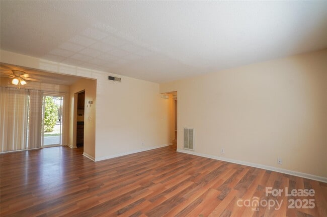 Foto del edificio - 2606 Park Rd