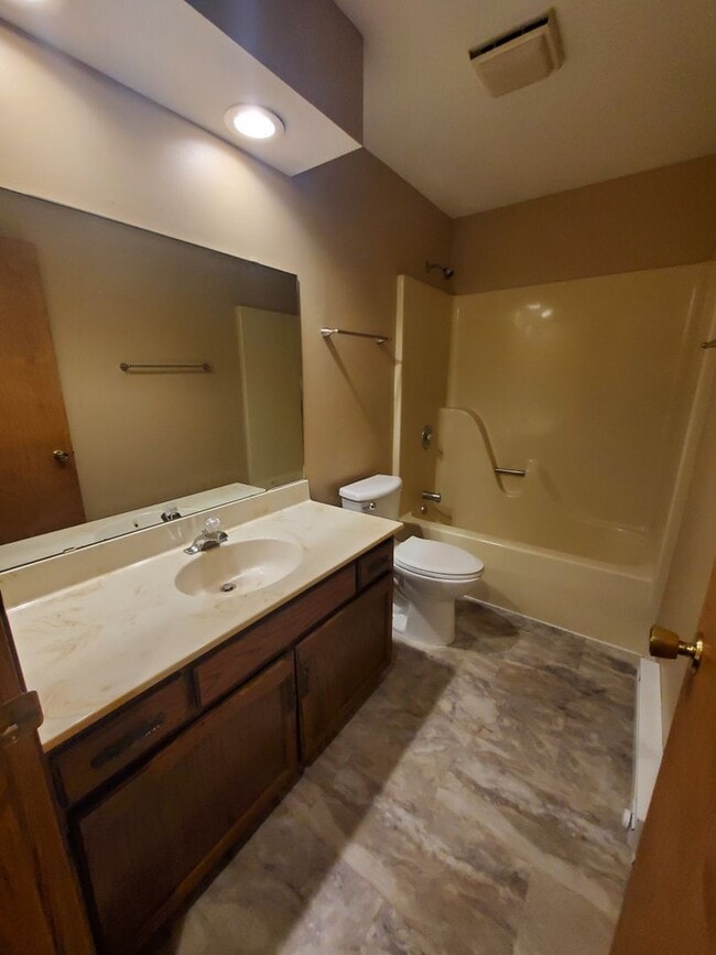 Building Photo - 6012 Boxwood Dr