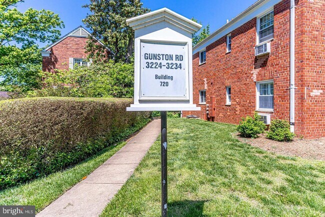 Building Photo - 3234 Gunston Rd
