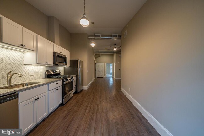 Building Photo - 29 E Gay St
