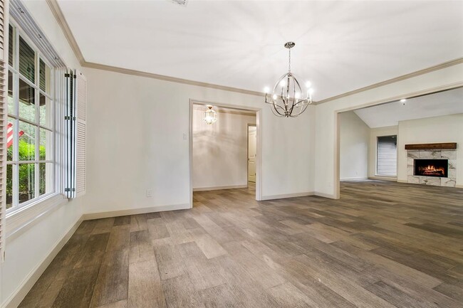 Building Photo - 427 Ashford Forest Dr