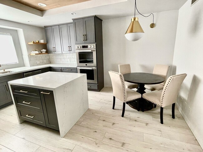Eat-in Dining Nook - 2222 Neilson Way