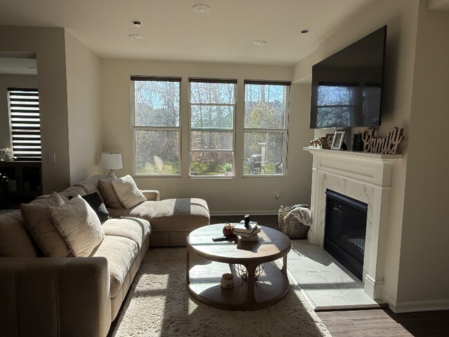 Foto del edificio - 421 Addison Cir