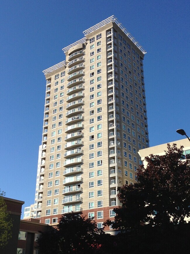 Foto del edificio - Downtown 1 Bedroom Condo with Views