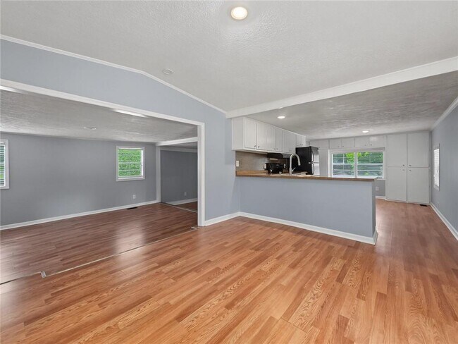 Foto del edificio - 3542 Shoreland Dr