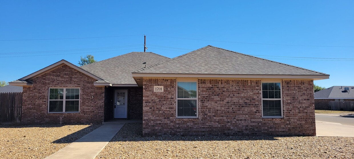 Primary Photo - GREAT HOME IN NORTHEAST CLOVIS