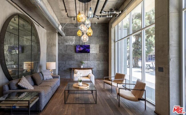 Foto del edificio - 1249 S Grand Ave