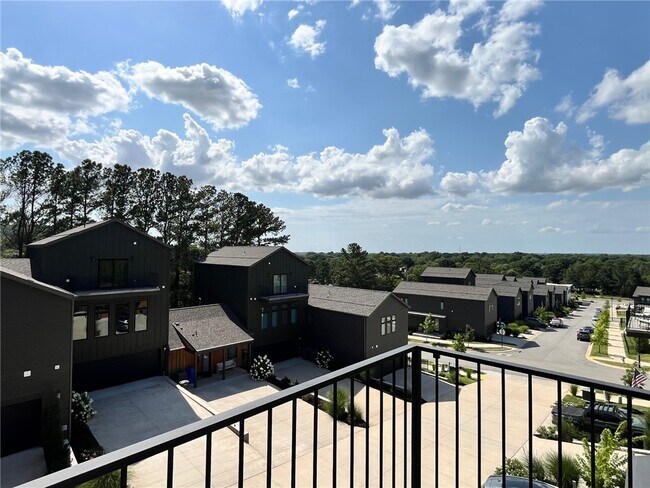Building Photo - 2061 E Roe Ter